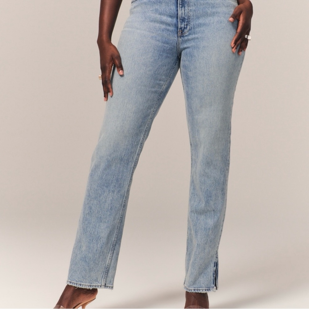 Abercrombie Curve Love Ultra High Rise 90s Straight Jeans (TALL)